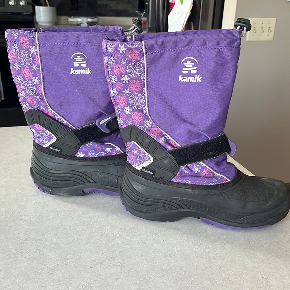 Big Kid size 7 Kamik winter boots.